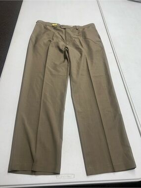 Haggar 36x32 Men's Dress Pants in Khaki - Classic Straight Fit